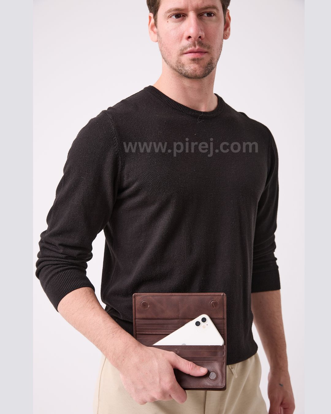 uw01 — leather wallet with phone compartment & handle (brown) uw01 — leather wallet with phone compartment & handle (brown)